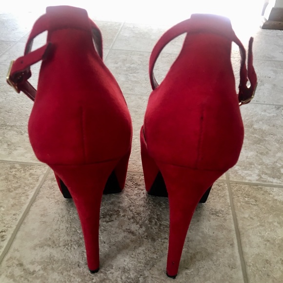Red Stiletto pumps - Picture 2 of 4